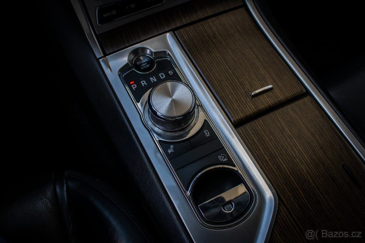 2011 Jaguar XF - 16