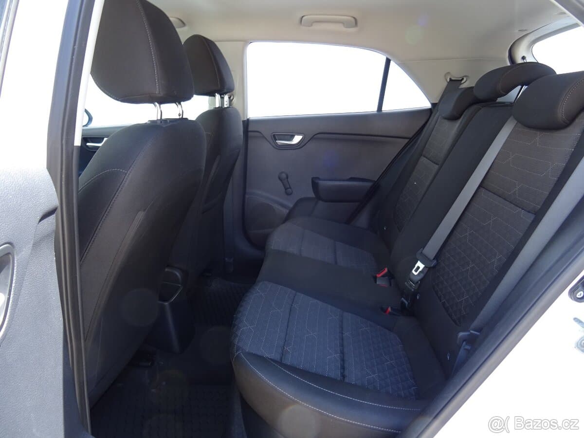 2019 Kia RIO - 16