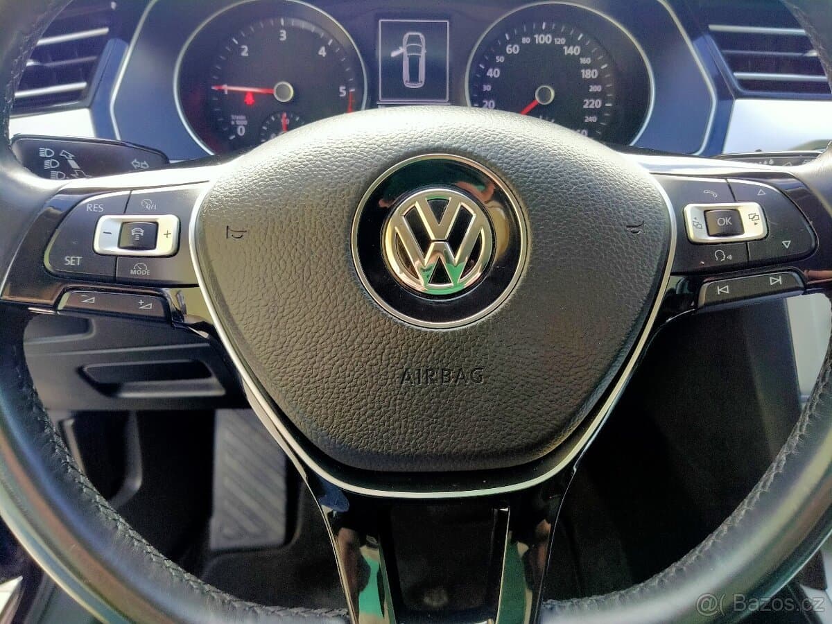 2016 Volkswagen PASSAT - 16