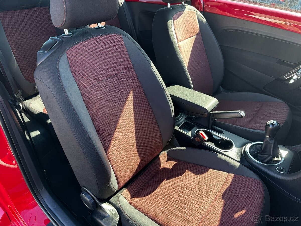 2015 Volkswagen BEETLE - 16