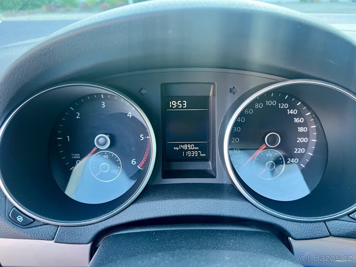 2011 Volkswagen GOLF - 16