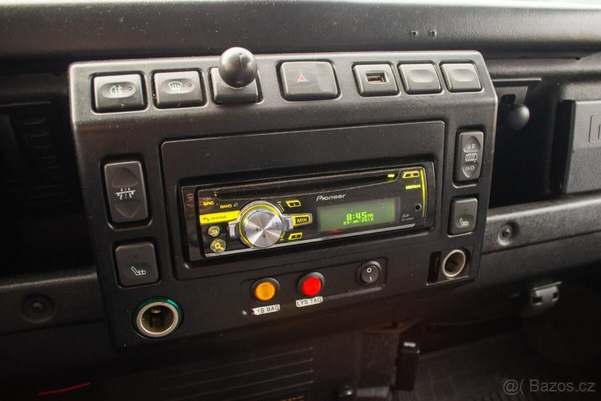 2002 Land Rover DEFENDER - 16