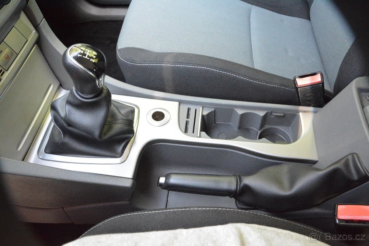 2010 Ford FOCUS - 16