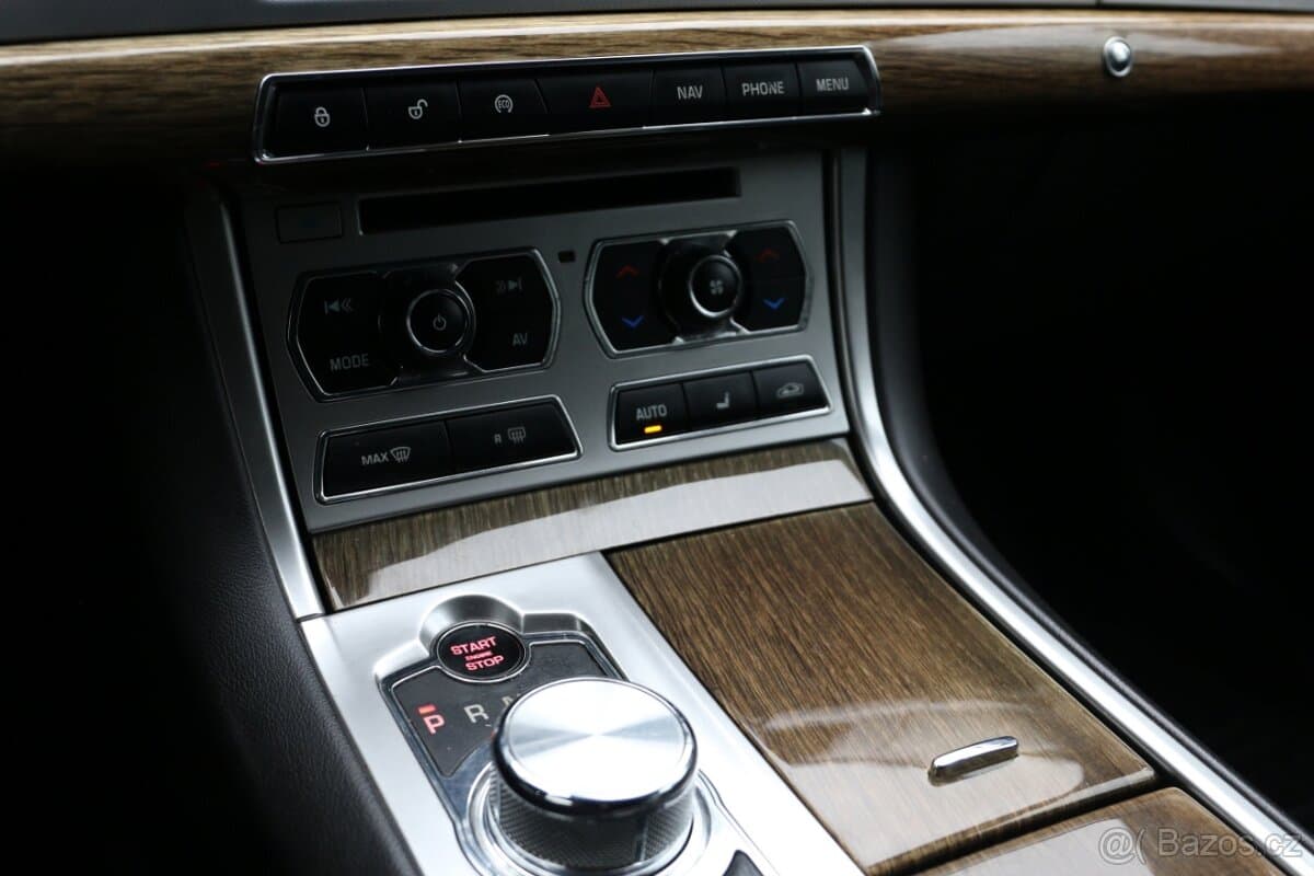 2012 Jaguar XF - 16