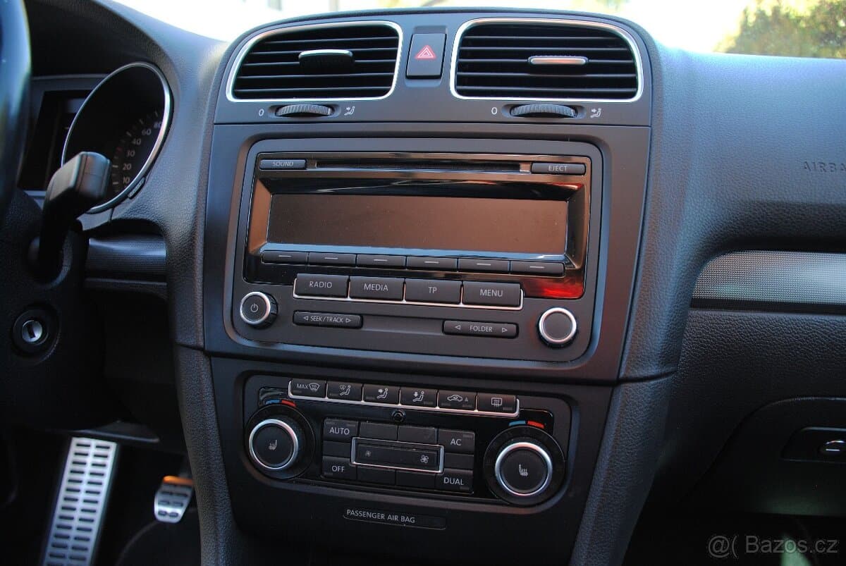 2011 Volkswagen GOLF - 16