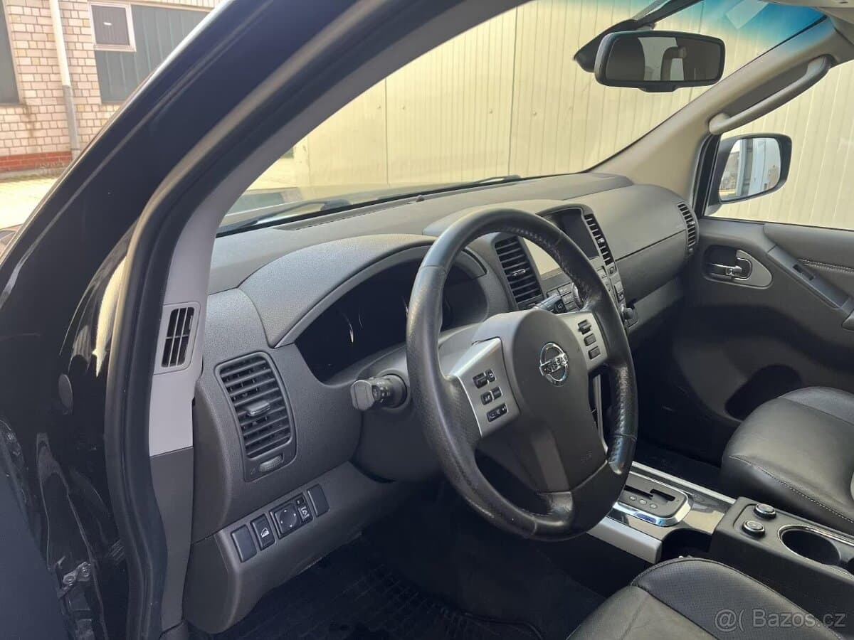 2015 Nissan PATHFINDER - 16