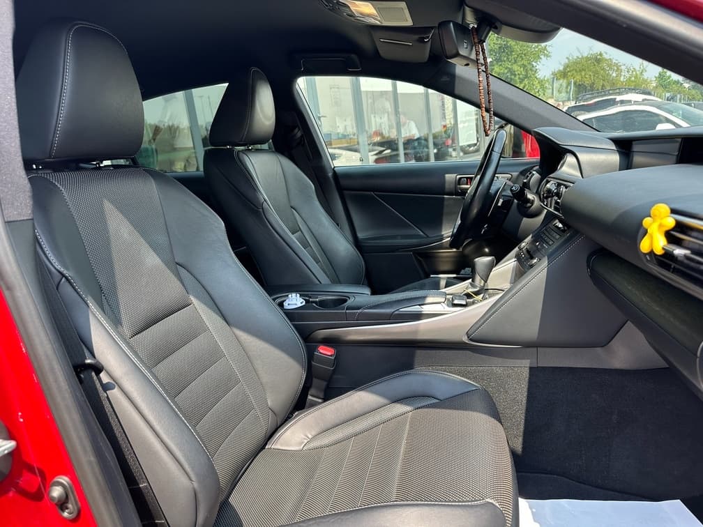 2020 Lexus IS - 16