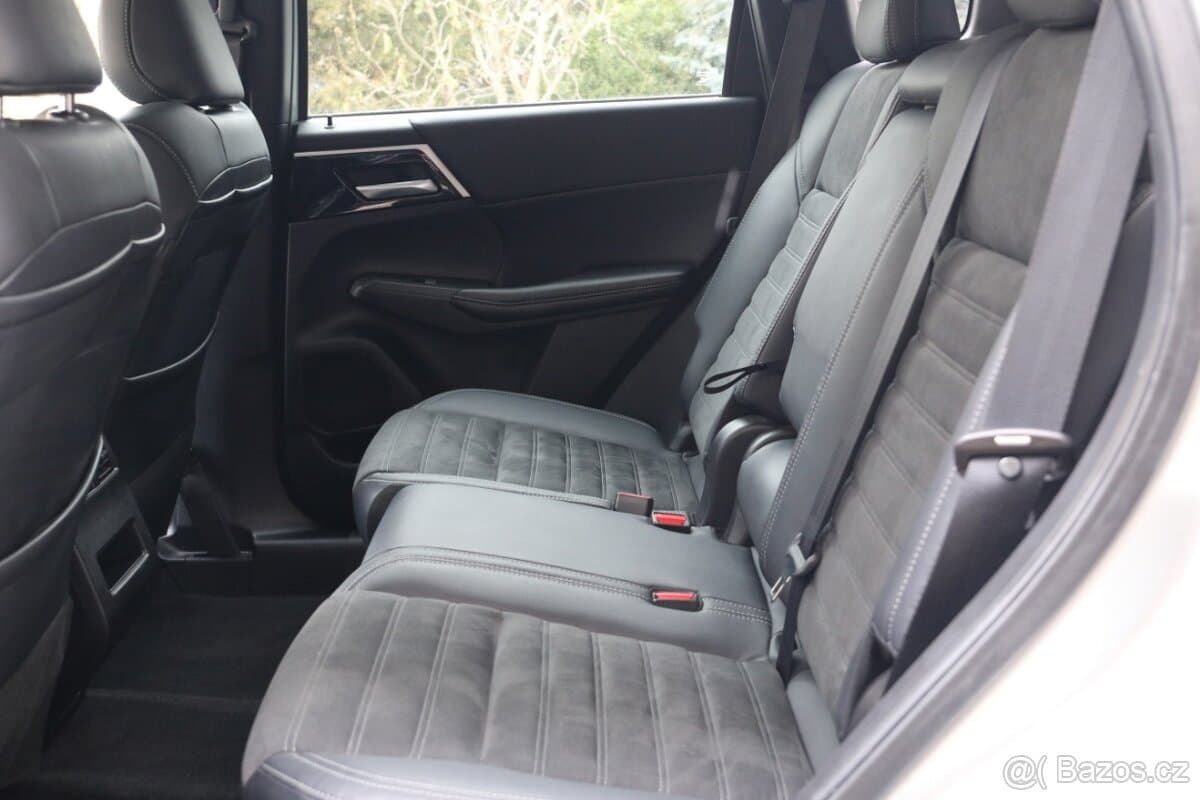 2021 Mitsubishi OUTLANDER - 16