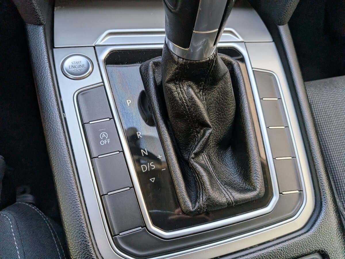 2017 Volkswagen PASSAT - 16
