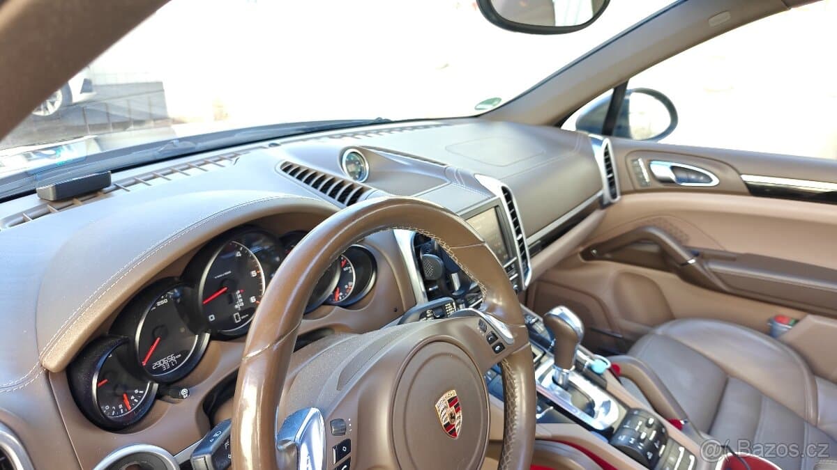 2013 Porsche CAYENNE - 16