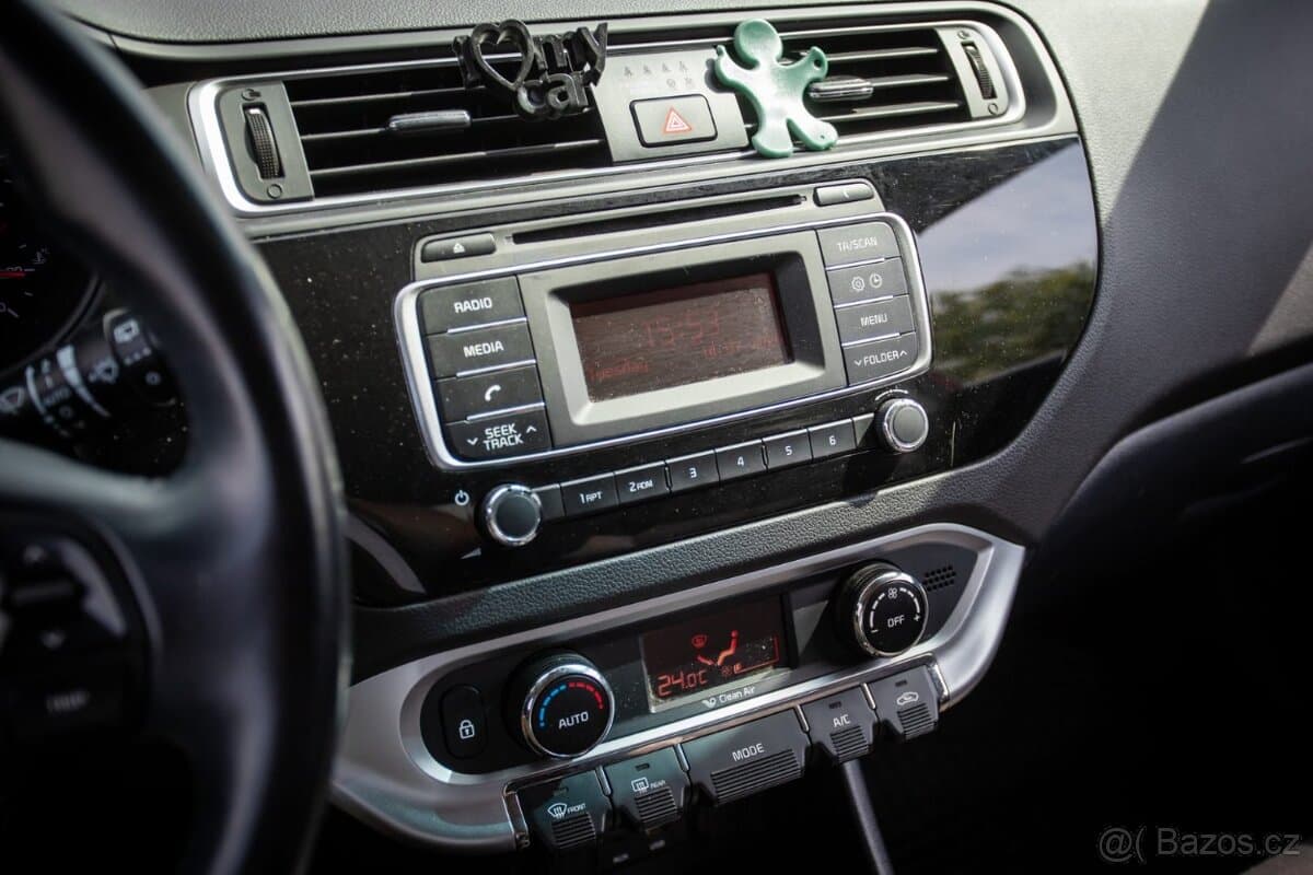 2016 Kia RIO - 16