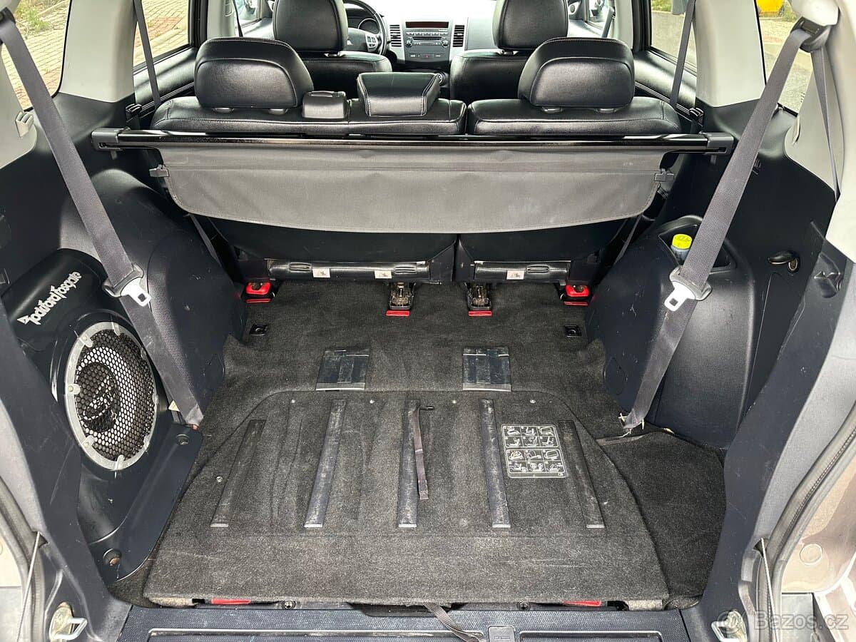 2012 Mitsubishi OUTLANDER - 16