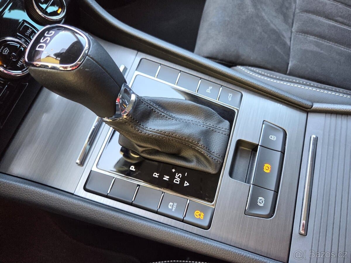 2020 Škoda SUPERB - 16