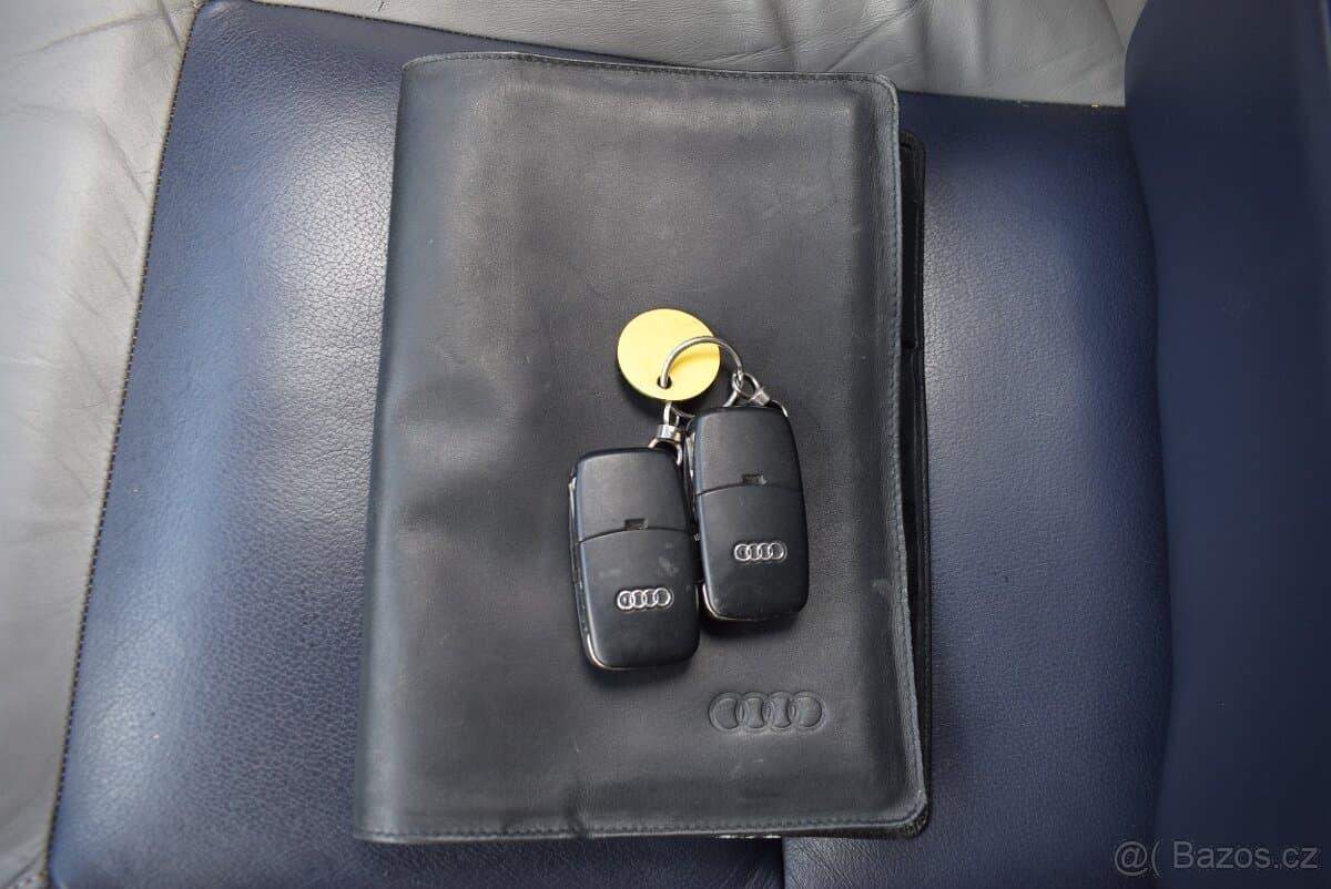 2001 Audi S8 - 16