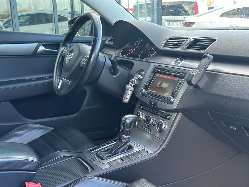 2012 Volkswagen PASSAT - 16