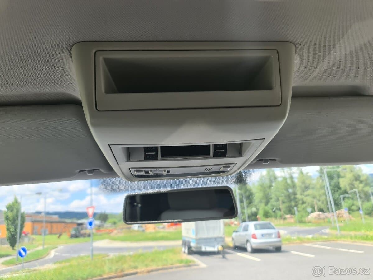 2011 Volkswagen MULTIVAN - 16