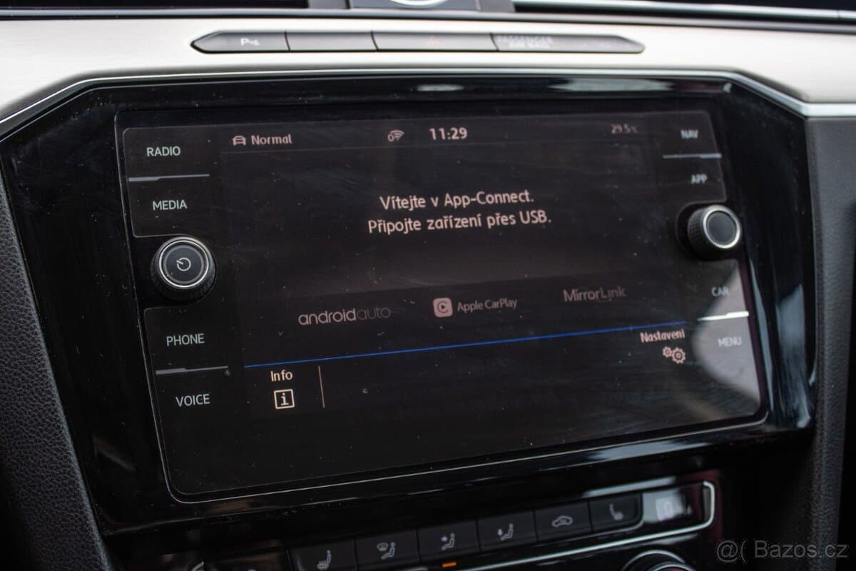 2015 Volkswagen PASSAT - 16