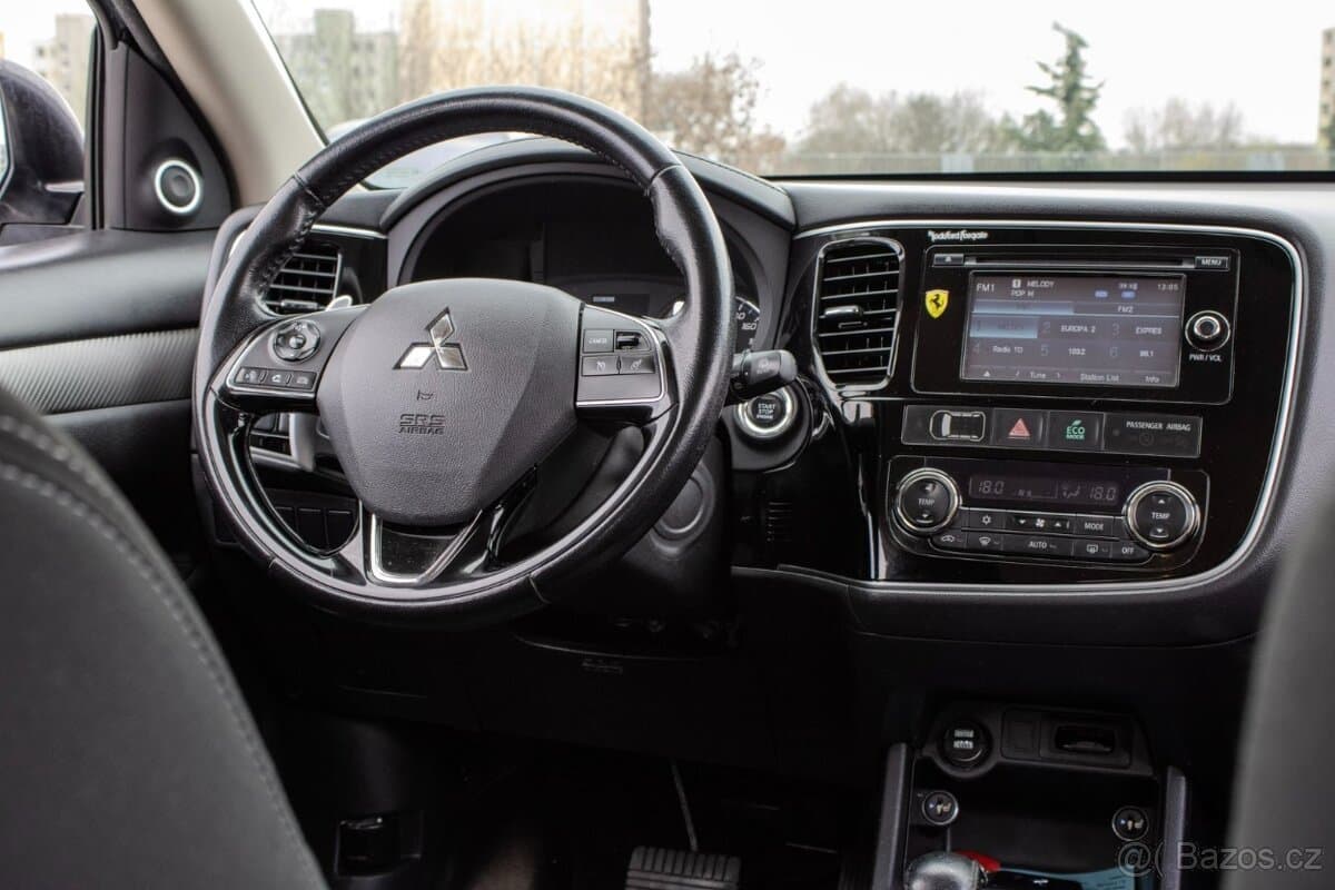 2016 Mitsubishi OUTLANDER - 16