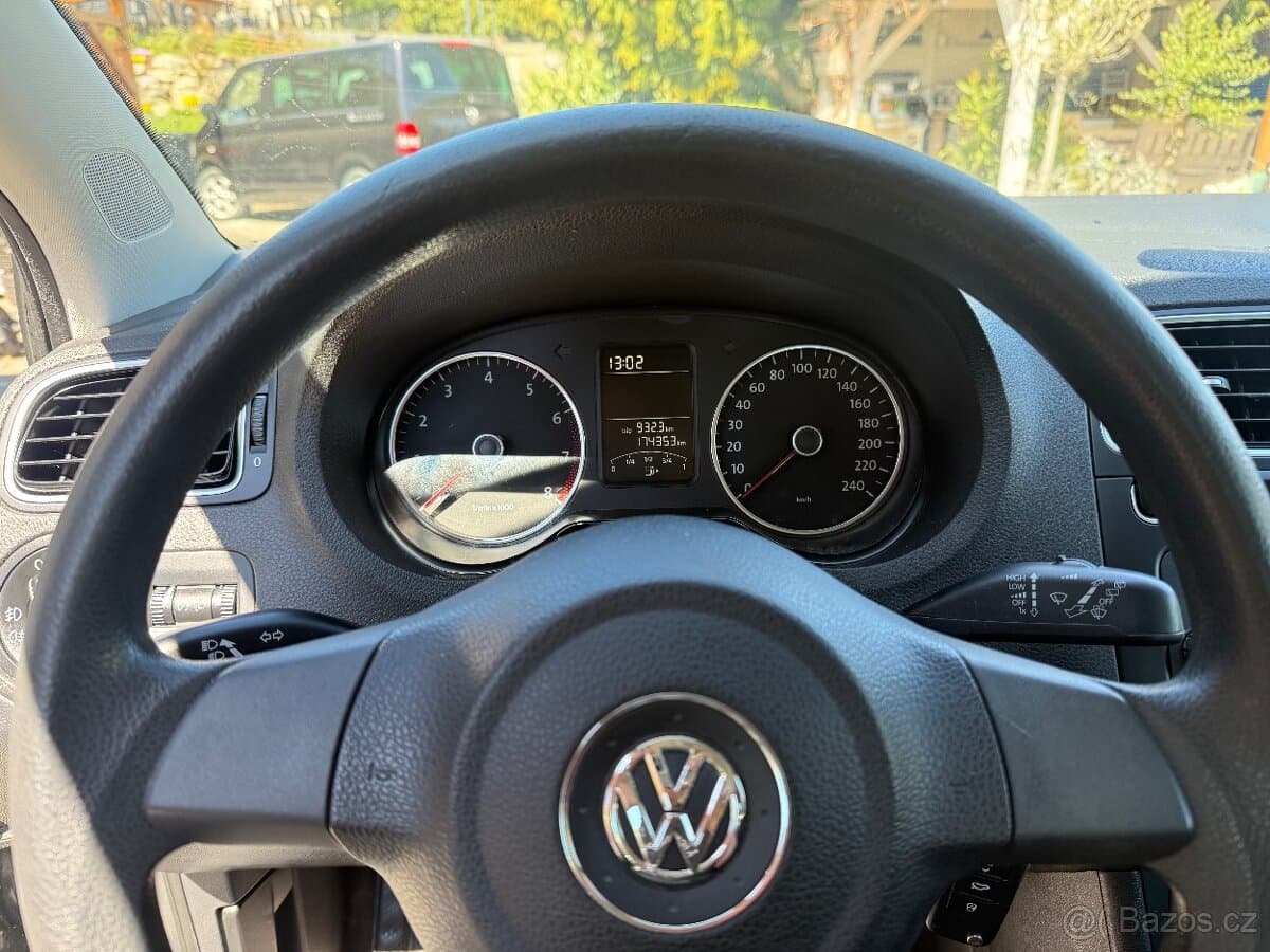 2013 Volkswagen POLO - 16