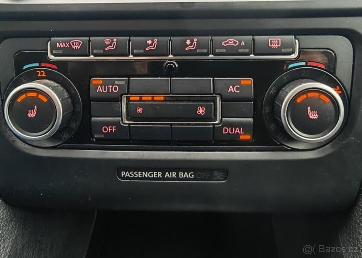 2011 Volkswagen GOLF - 16