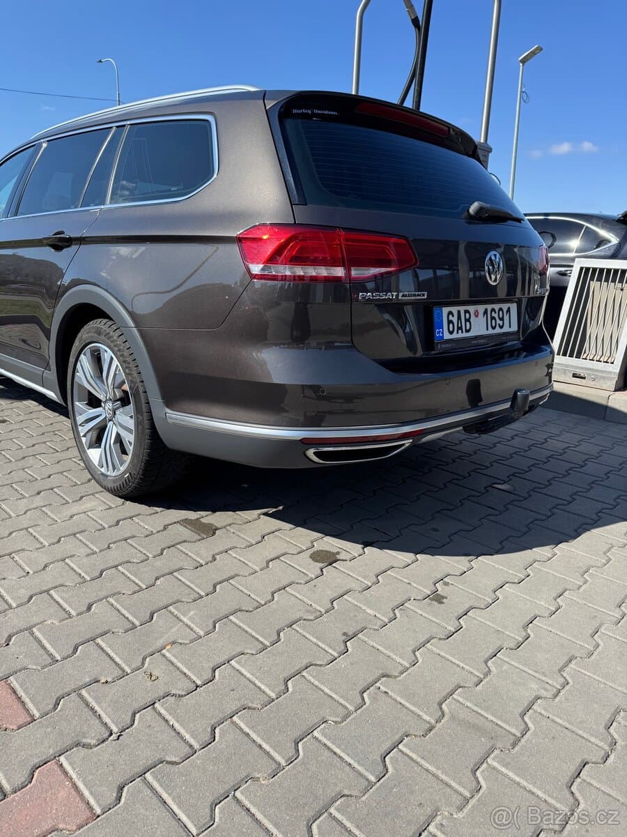 2017 Volkswagen PASSAT - 16