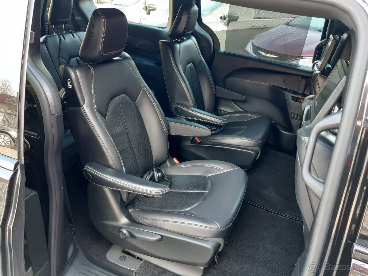 2019 Chrysler PACIFICA - 16