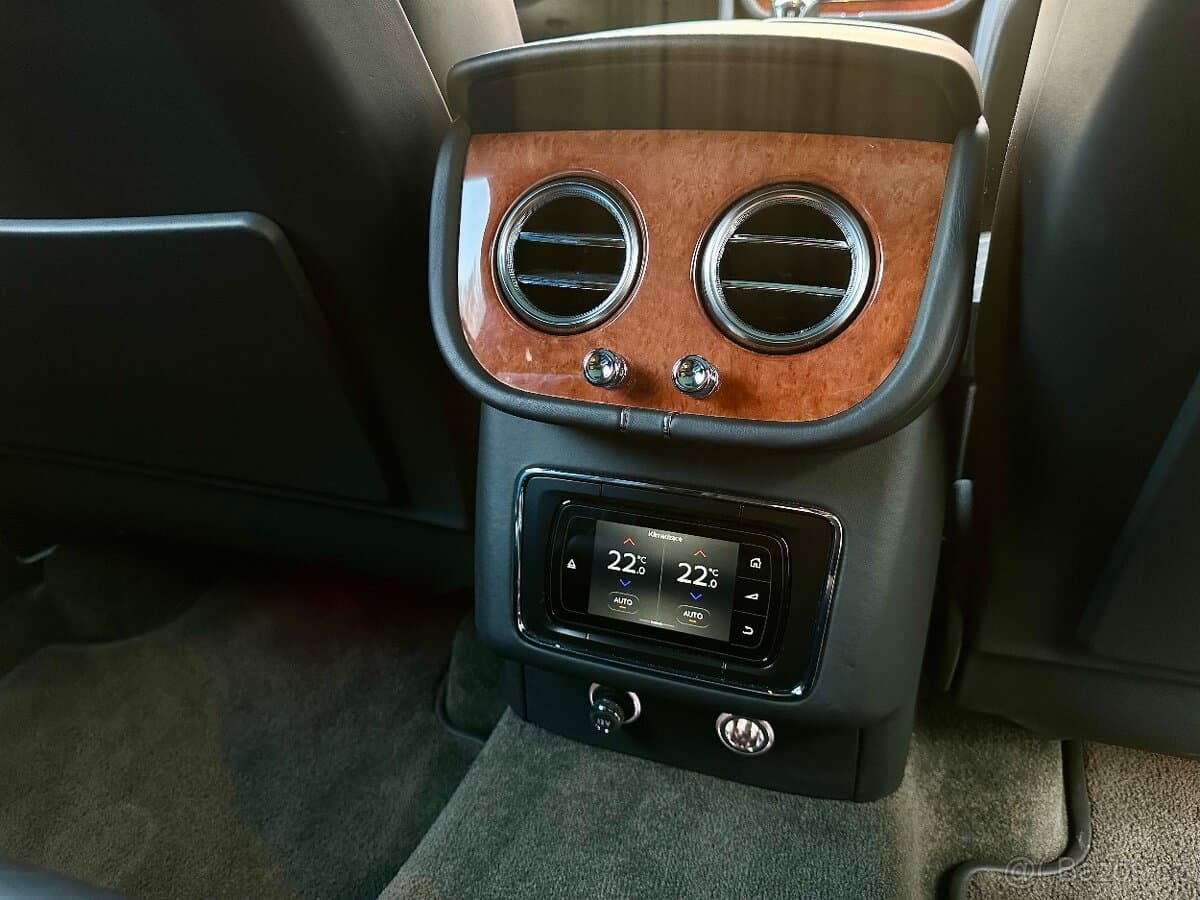 2018 Bentley BENTAYGA - 16