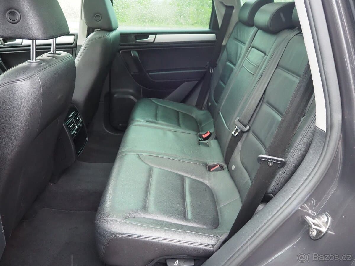 2012 Volkswagen TOUAREG - 16
