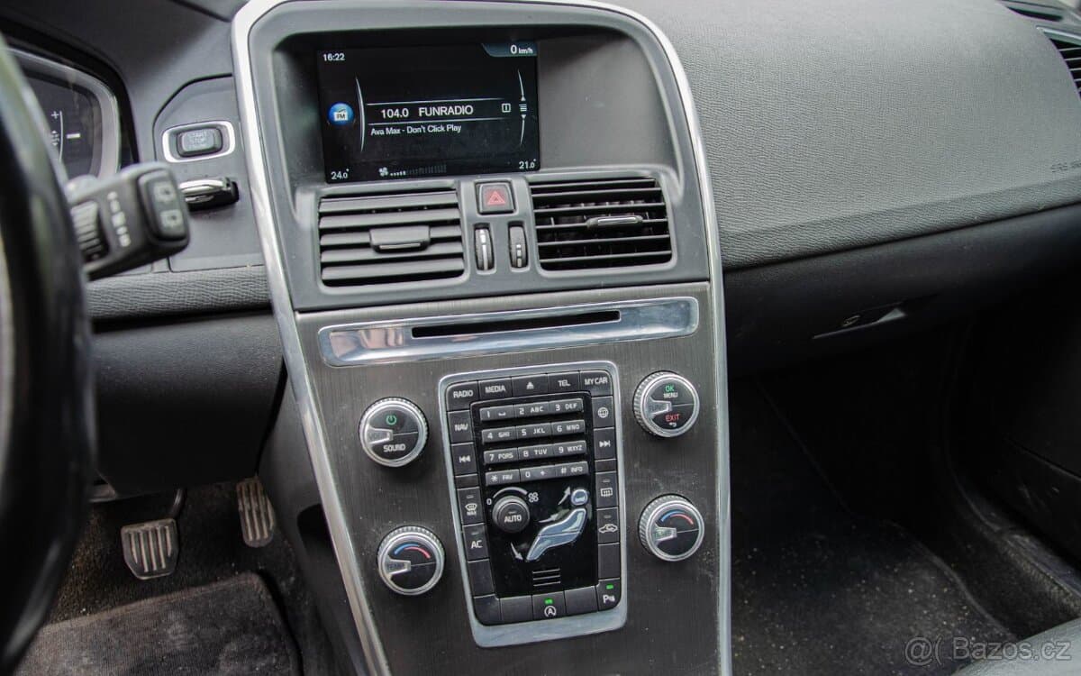 2015 Volvo XC60 - 16
