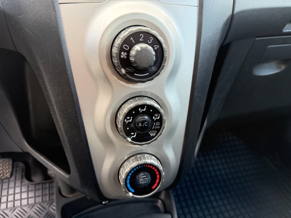 2008 Toyota YARIS - 16