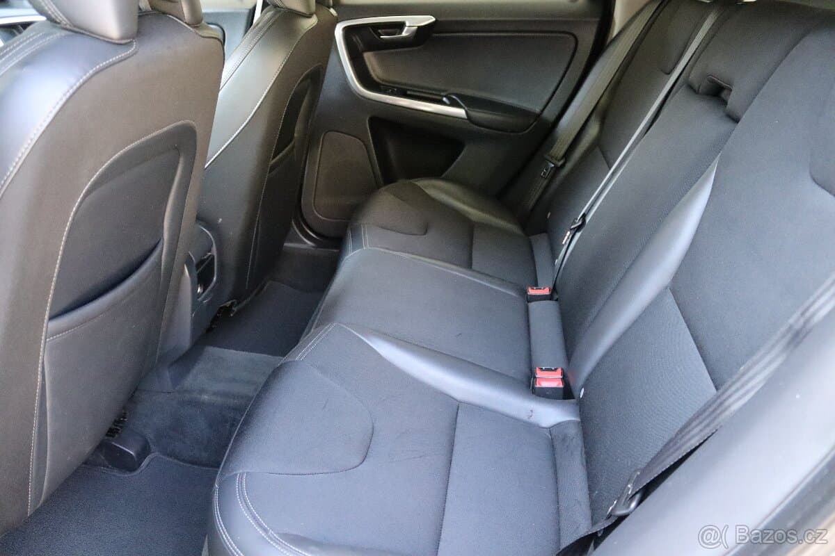 2015 Volvo XC60 - 16