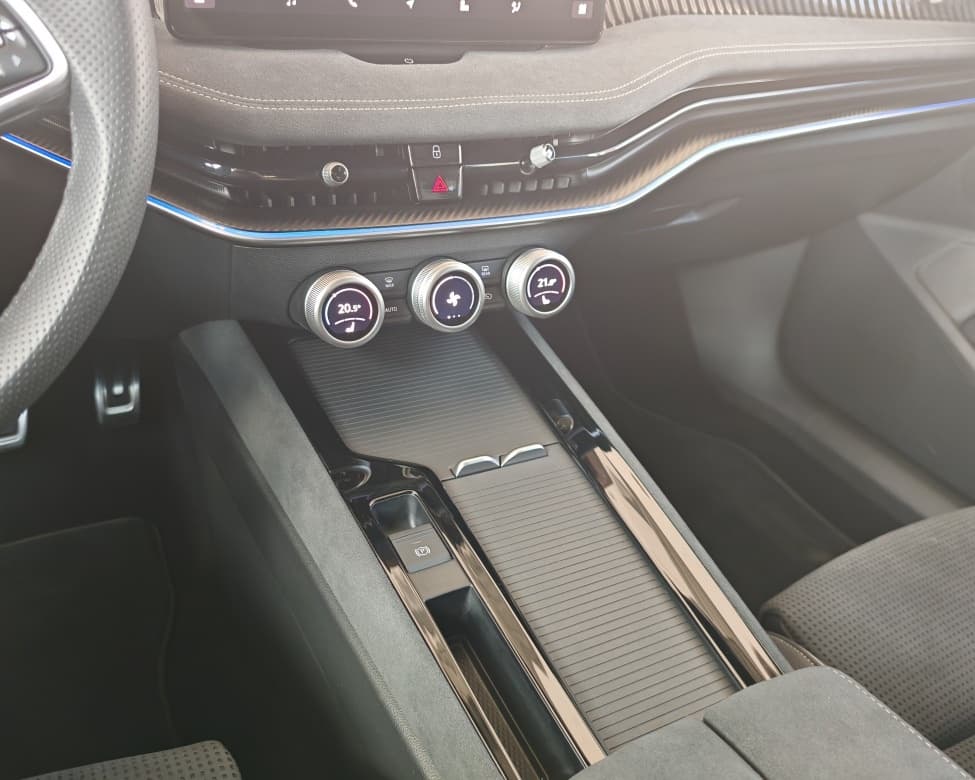 2025 Škoda SUPERB - 16