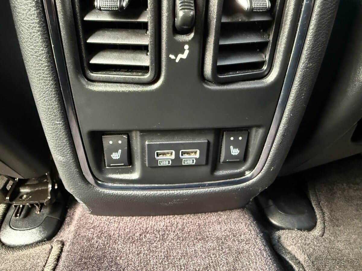 2018 Jeep CHEROKEE - 16