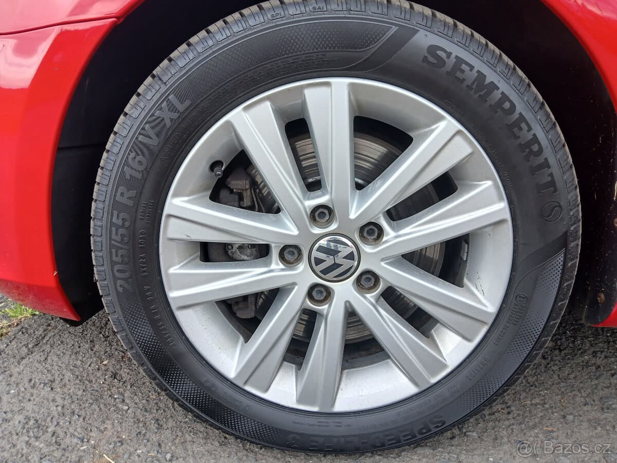 2011 Volkswagen GOLF - 16