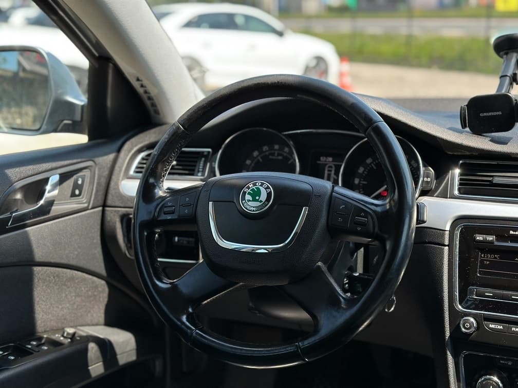 2011 Škoda SUPERB - 16