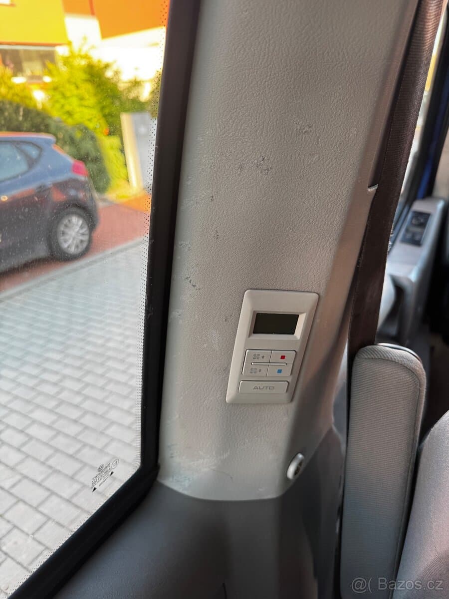 Volkswagen MULTIVAN - 31