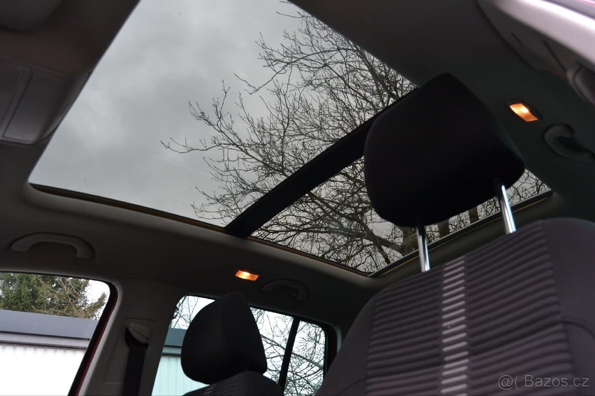 2011 Volkswagen TIGUAN - 16