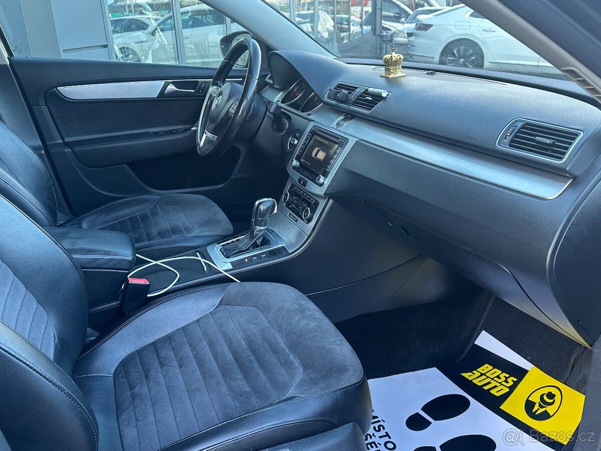 2011 Volkswagen PASSAT - 16