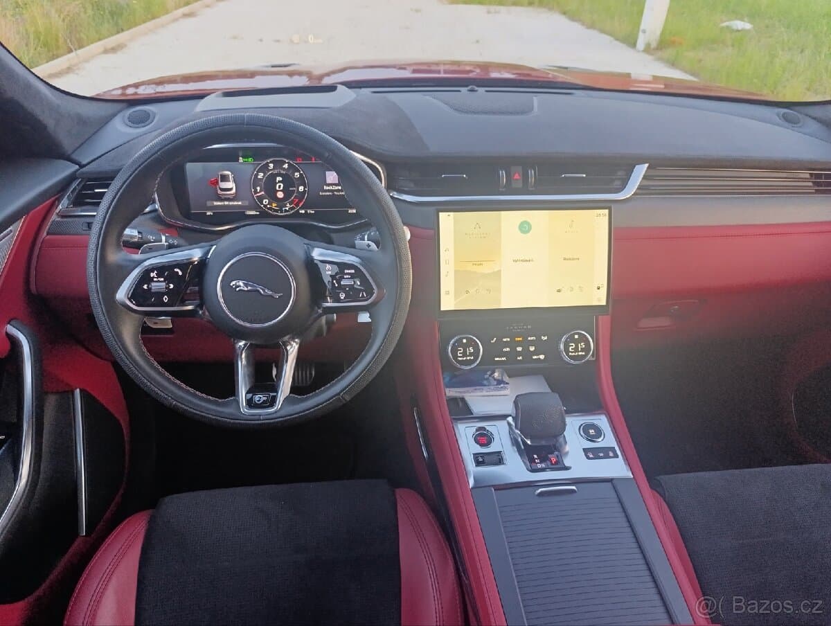 2021 Jaguar F-PACE - 16