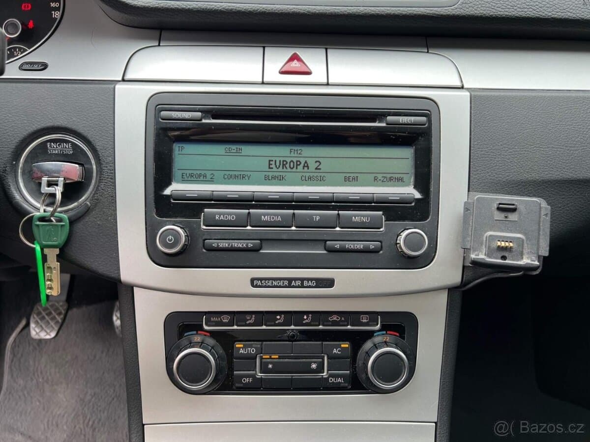 2010 Volkswagen PASSAT - 16