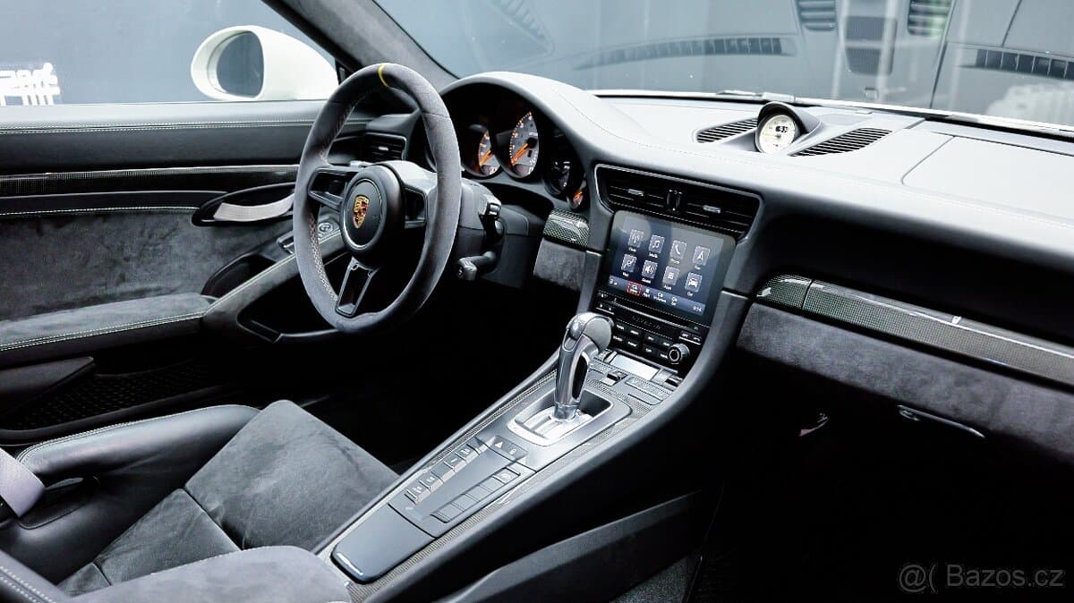 2018 Porsche 911 - 16