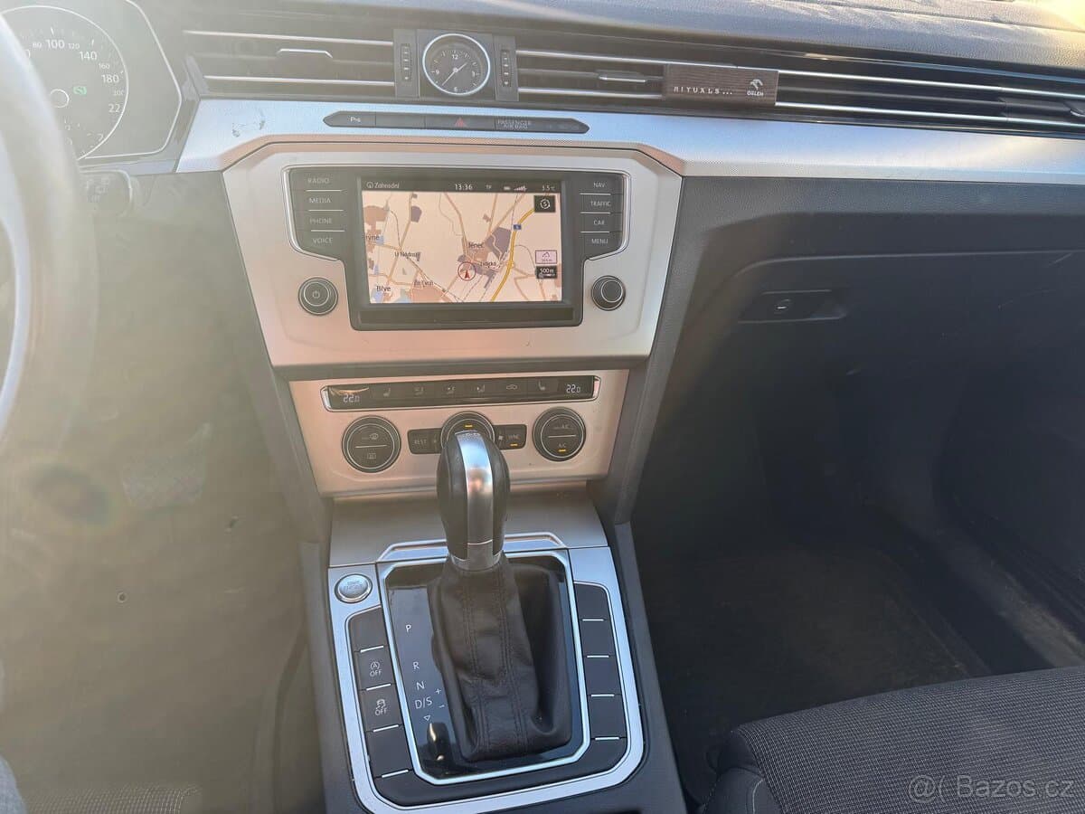 2015 Volkswagen PASSAT - 16