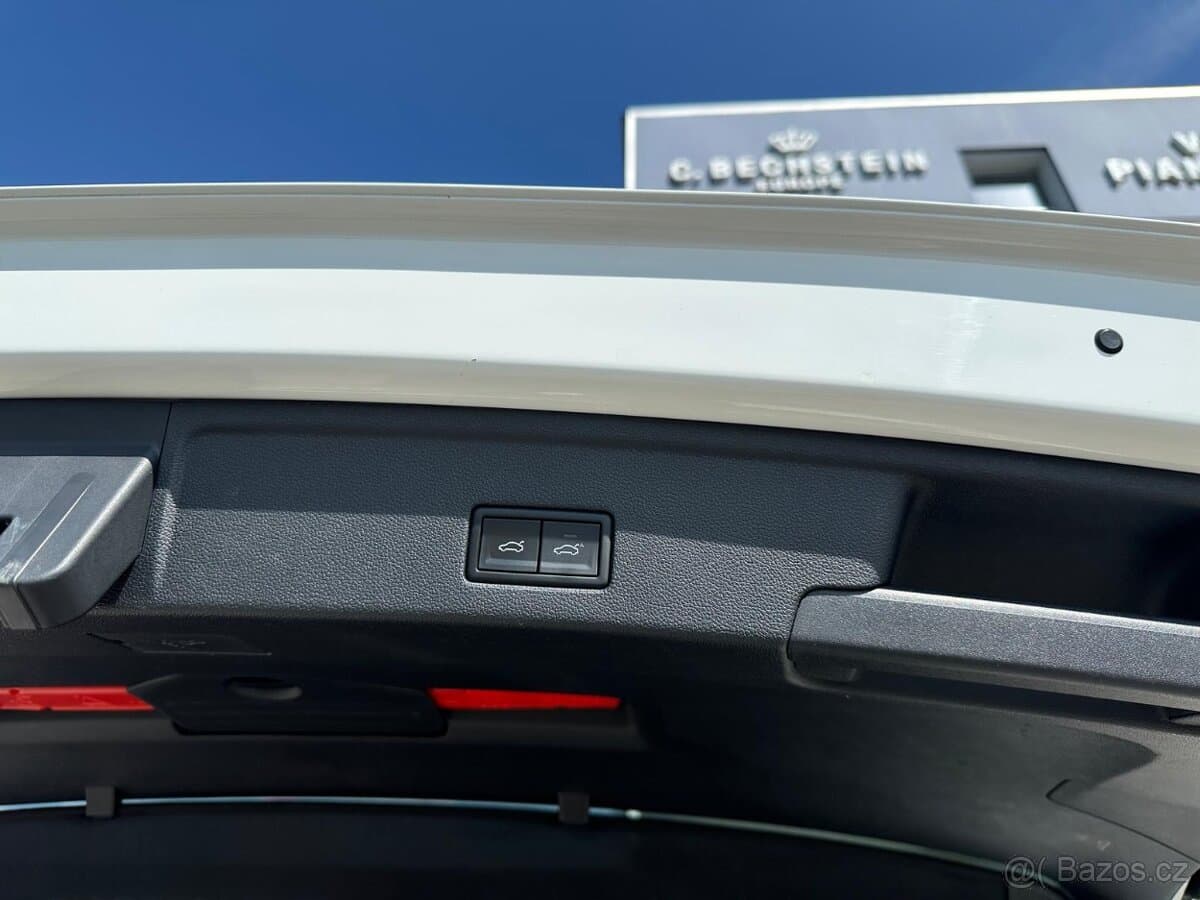 2021 Volkswagen TOUAREG - 16