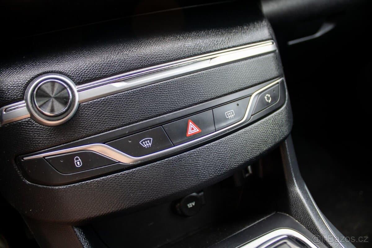 2020 Peugeot 308 - 16