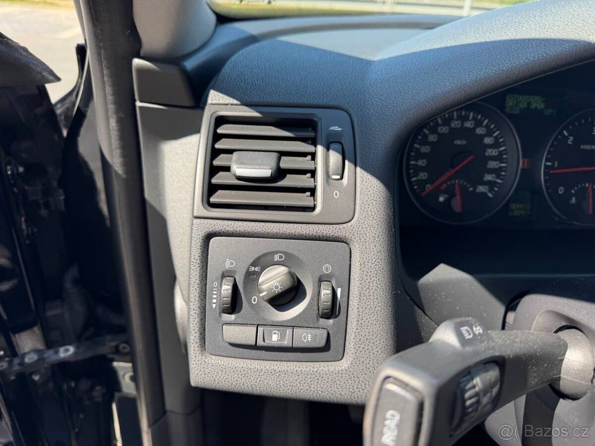 2011 Volvo V50 - 16