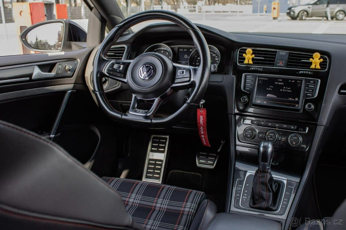 2016 Volkswagen GOLF - 16
