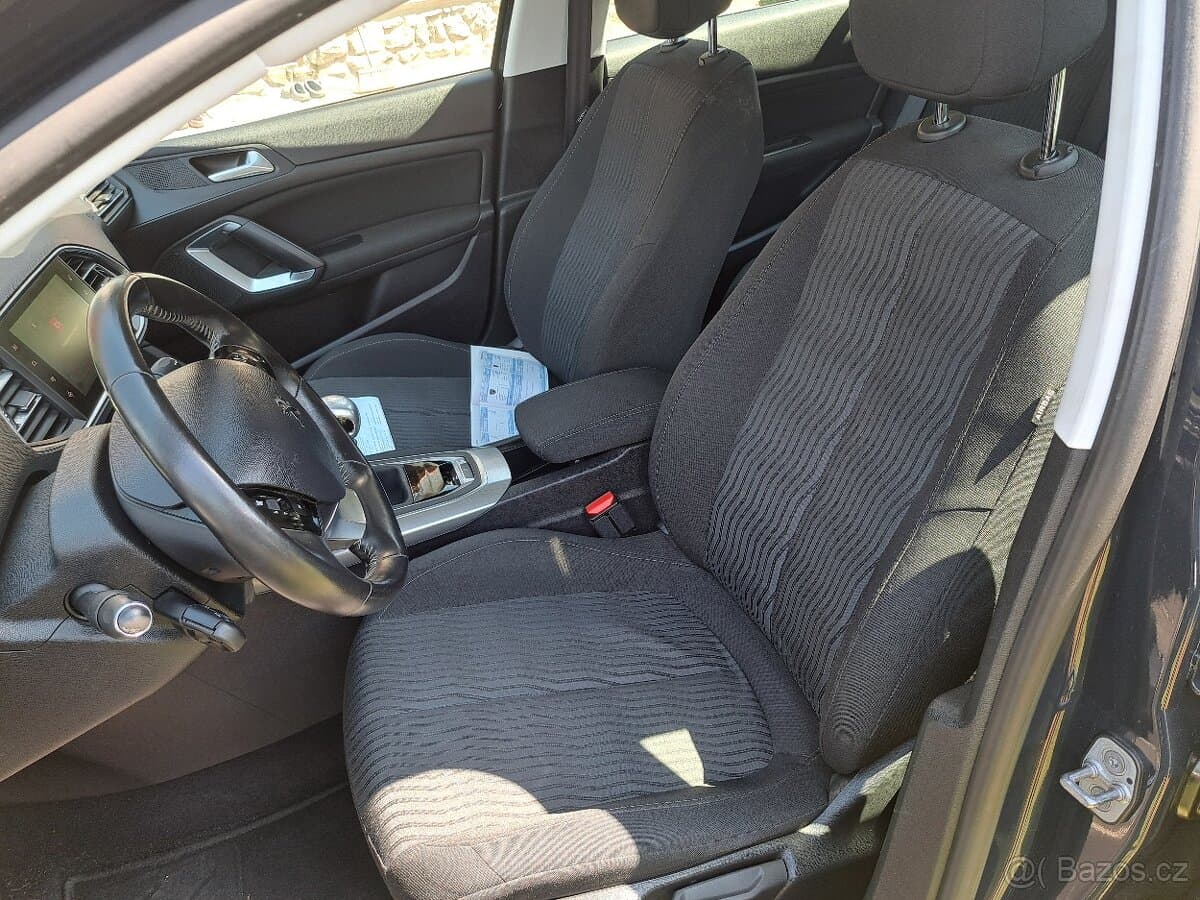 2015 Peugeot 308 - 16