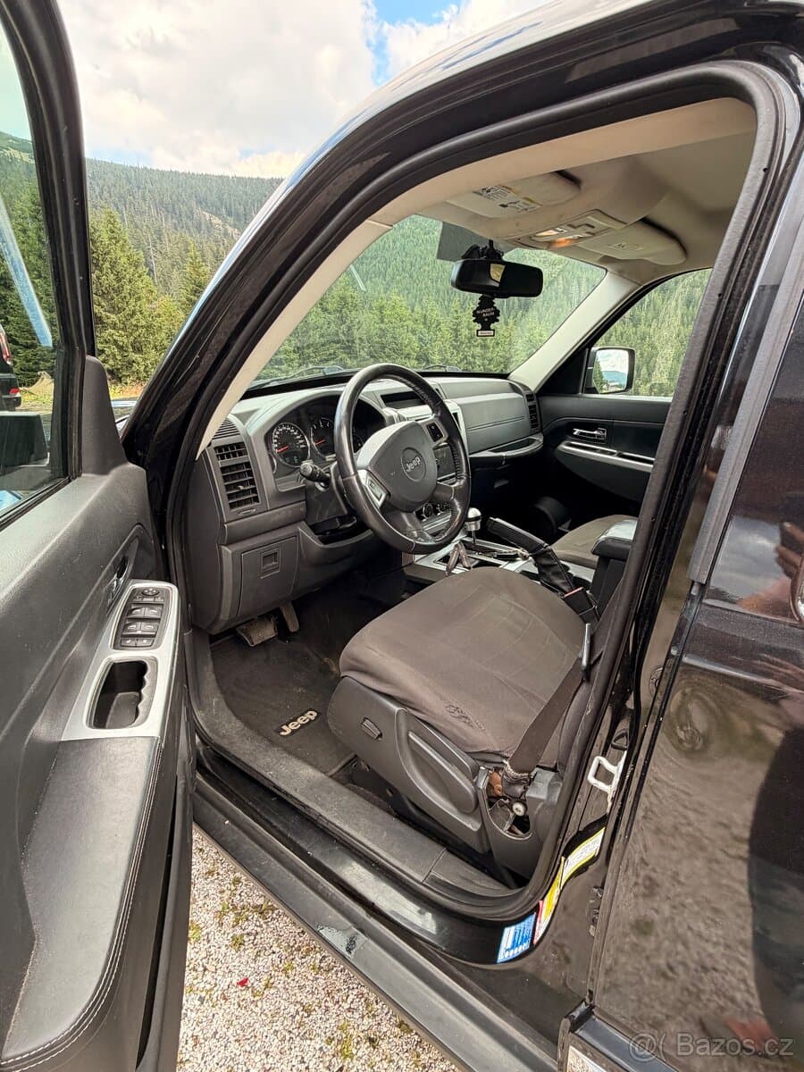 2010 Jeep CHEROKEE - 16