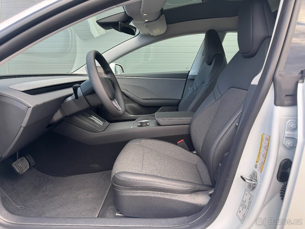 2026 Tesla MODEL 3 - 16