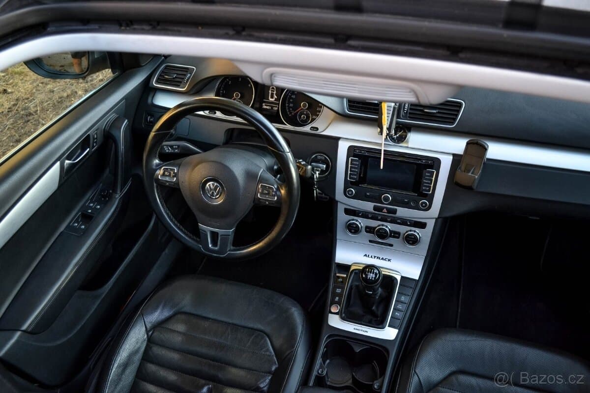 2012 Volkswagen PASSAT - 16